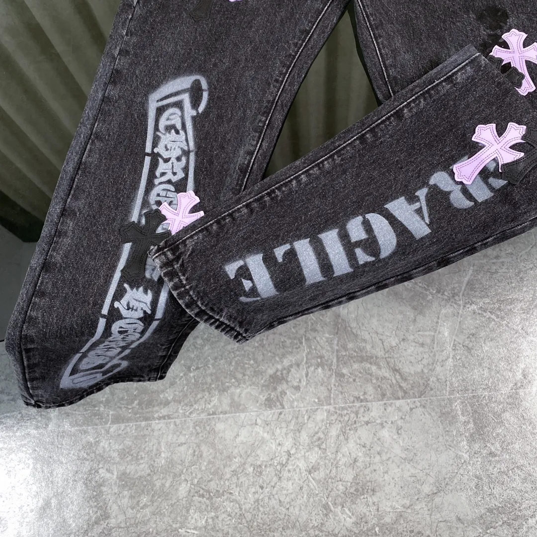🅿️370 Chrome Hearts New Chrome Hearts Store Limited Edition Black Purple Ox King Heavy Industry Leather Label Jeans Same Style for Men and Women Original Purchased and Patterned 10W➕Really Restores the Ultimate Texture of Vintage Special Italian Cowhide Printing and Cutting Customized Sheepskin Three-layer Thick Line Leather The whole body is spliced in heavy water washing process Craftsmen hand-splash ink You can see the details Three-dimensional cutting version Loose and comfortable, not picky on the body, tall and slim, made by a large factory Original factory quality control, same style for men and women, can be matched with couples, versatile recommendation, must-have jeans for all seasons Color: black Size: S-XL